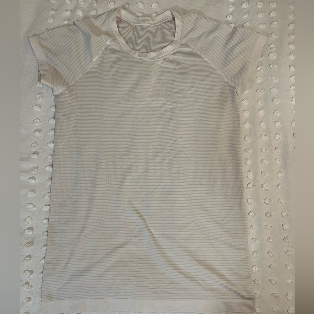 Lululemon: Size 8 “Swiftly Tech Short-Sleeve Shirt 2.0”